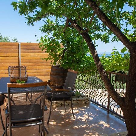 Plum Holiday Home Kastel Stari Exterior photo