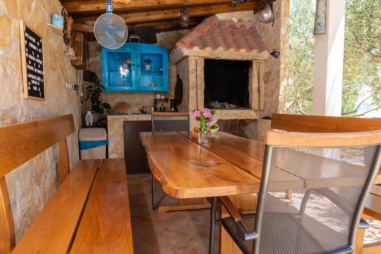 Plum Holiday Home Kastel Stari Exterior photo